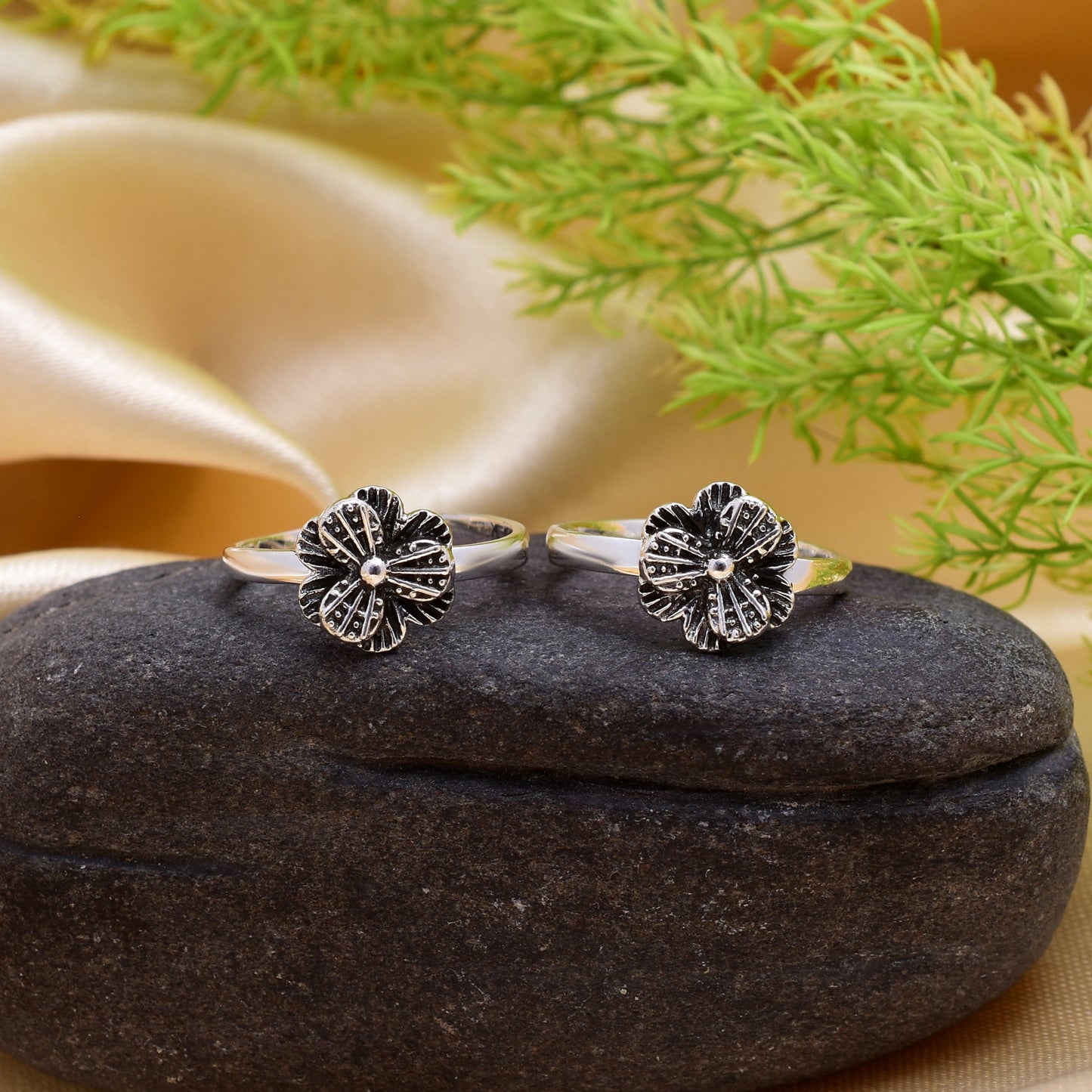 Black Shade Flower Design Silver Ring