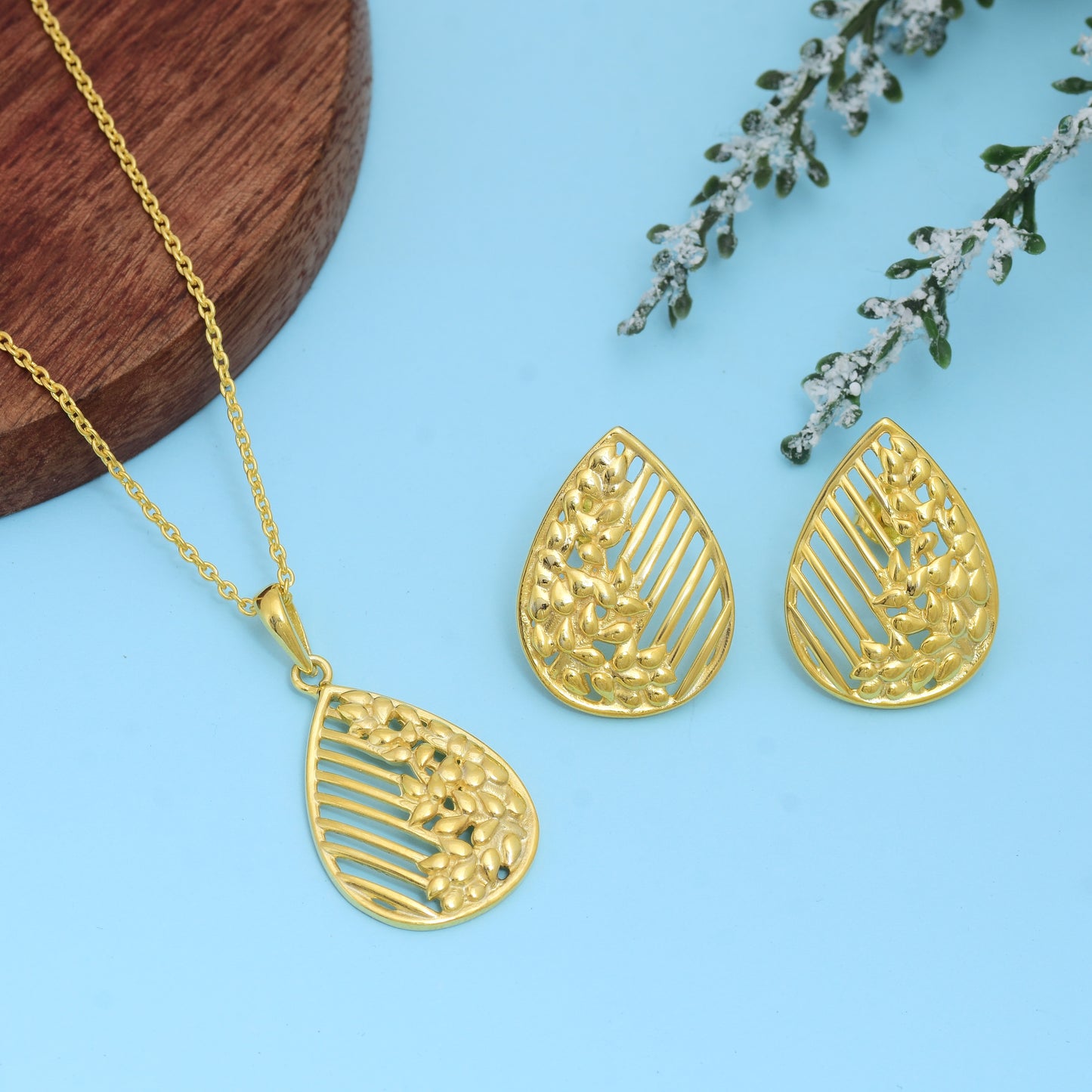 Gold-Toned Floral Drop Necklace & Earring Set